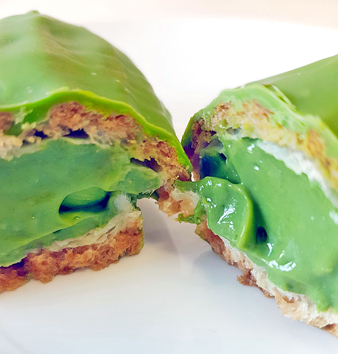 Eclairs mit Matcha-Creme