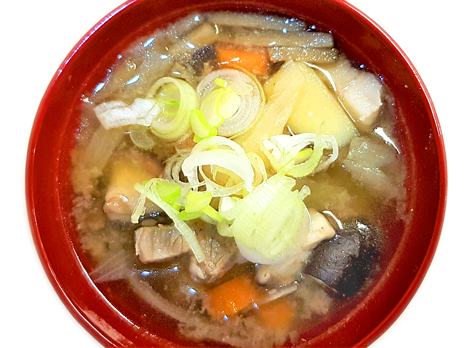 Misosuppe mit Schweinebauch, Gemüse und Shichimi
