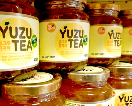 Yuzu Tea in einem Regal in einem Asia-Shop in München