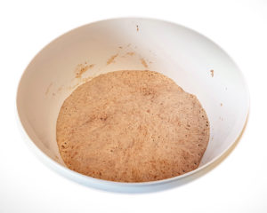Read more about the article Brot mit Lievito Madre, ohne Kneten („senza impasto” oder „no knead”) – eine alte Technik aus Süditalien