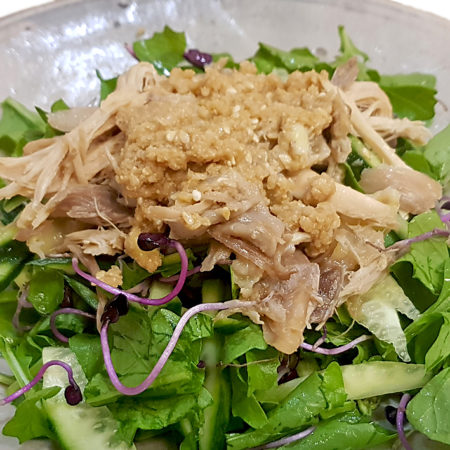 Salat mit Sesamdressing - japanische Art