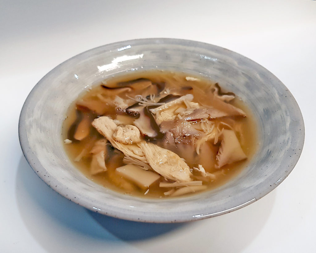 Shojin Ryori: Suppe mit frischem Yuba, Shiitake, Eringi auf Basis von Kombudashi