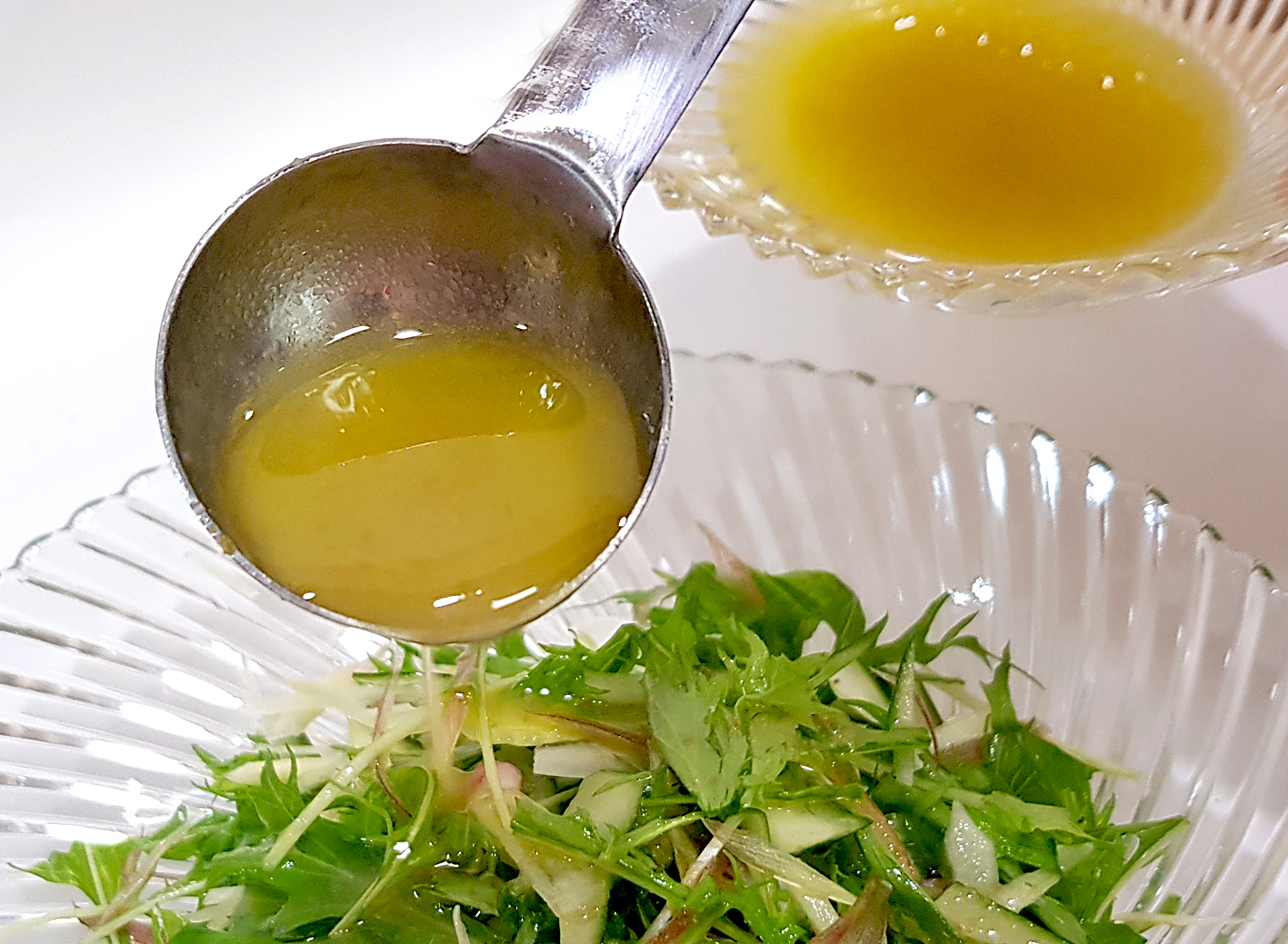 Read more about the article Yuzu-Olivenöl-Dressing: Einfach und köstlich – passt ideal zu Mizuna oder Salaten mit Meeresfrüchten