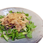 Rucola-Salat mit japanischem Sesamdressing