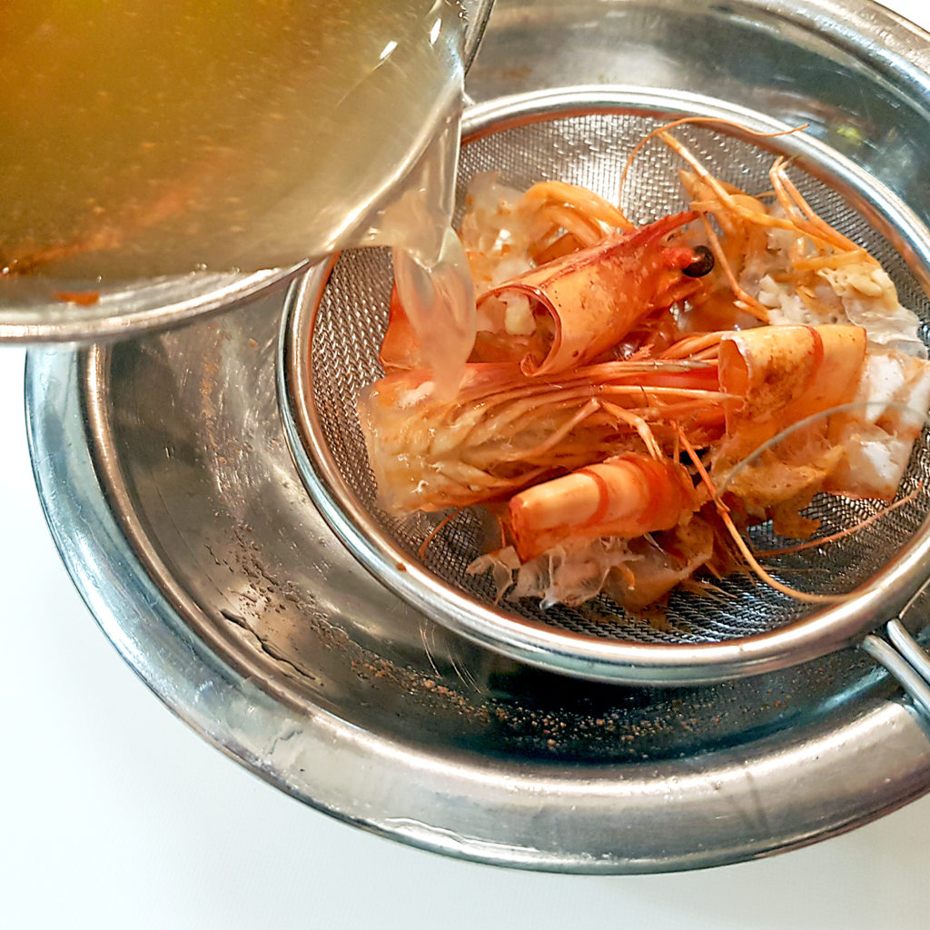Shrimp-Brühe aus Überresten