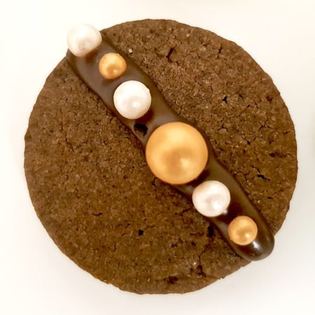 Hojicha-Plätzchen: Variante mit großen Perlen und Hojicha-Schokolade