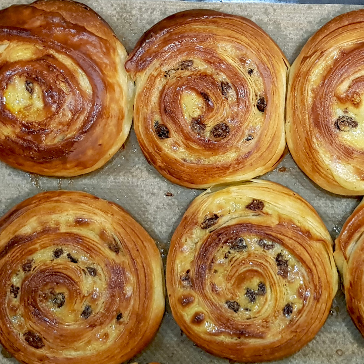 Croissants, Rosinenschnecken und Pains au Chocolat in einem Aufwasch ...