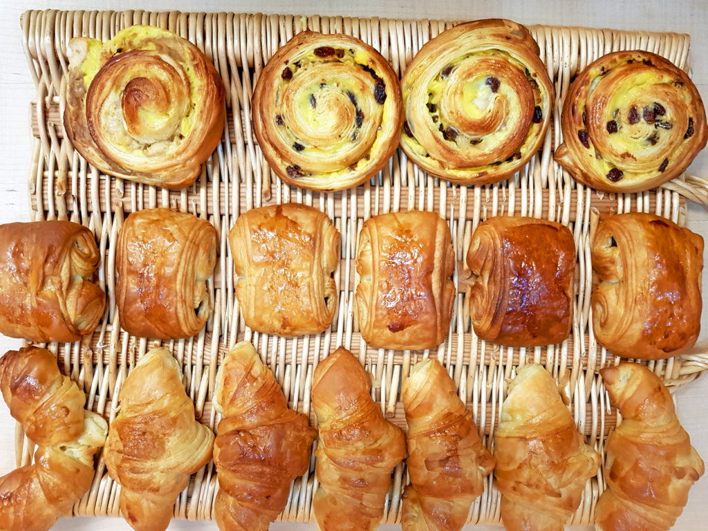 Croissants, Rosinenschnecken und Pains au Chocolat in einem Aufwasch ...